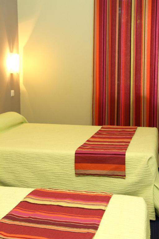 Logis Hotel Le Clos Des Oliviers Bourg-Saint-Andéol Quarto foto